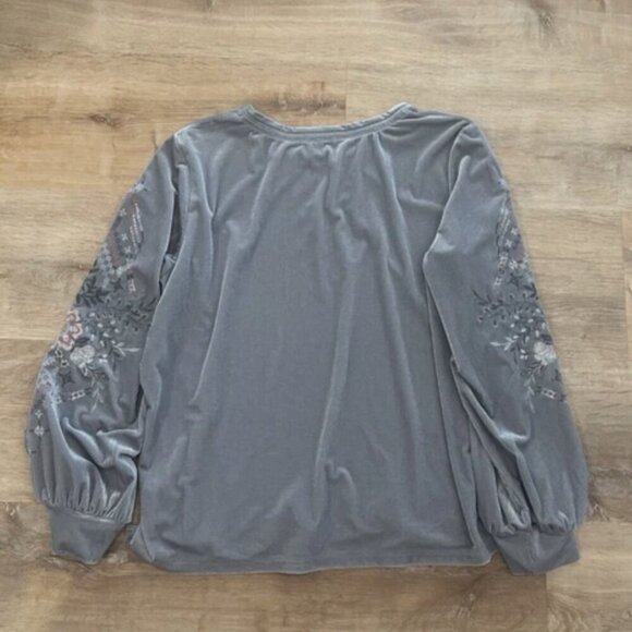Kate & Sam Women's XXL Gray Silver Embroidered Floral Long Sleeve Stretch Top - Picture 4 of 4